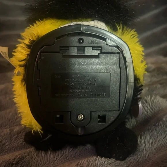 Original Furby Bumblebee - Picture 5 of 5
